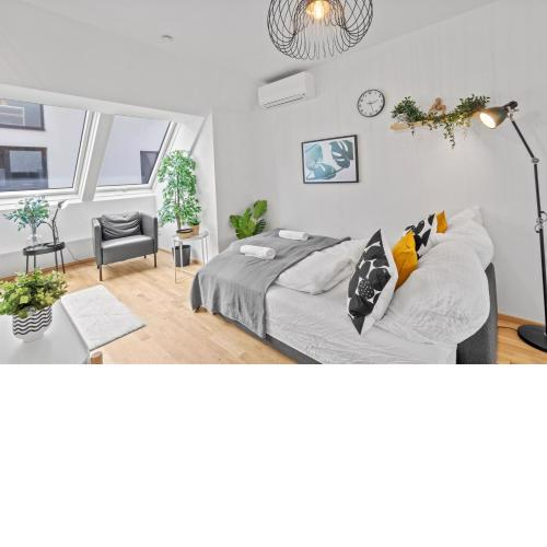 1 Min to Public Transport - 3 Min to Supermarket and Pharmacy - On-Site Parking for 19,90 Eur