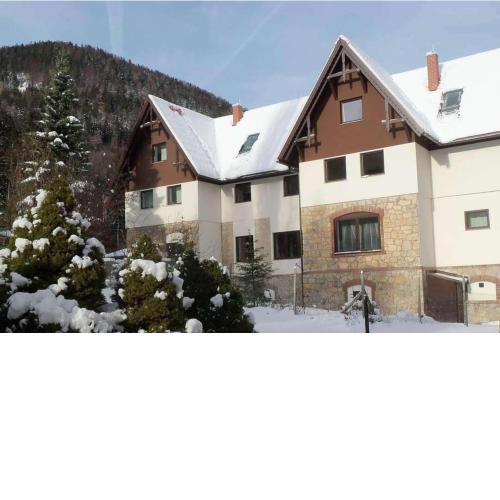 2-Bed Alpine Apt-Ski Hike & Pet Friendly Parking