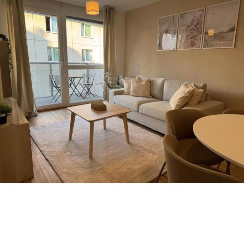 2BR, Balcony, Central, Danube, U6 & S-Bahn - Axara Housing BRN 38