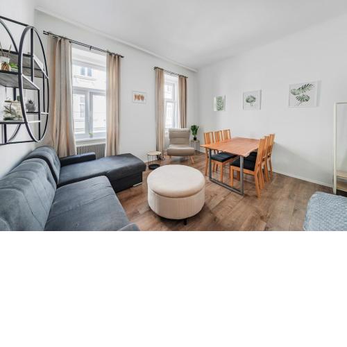 70 m2 Long-Term Central Westbahnhof Apartment