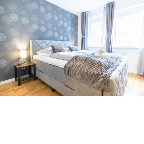 9-Min to City Center, Comfy 1BR and 1LR with Balcony