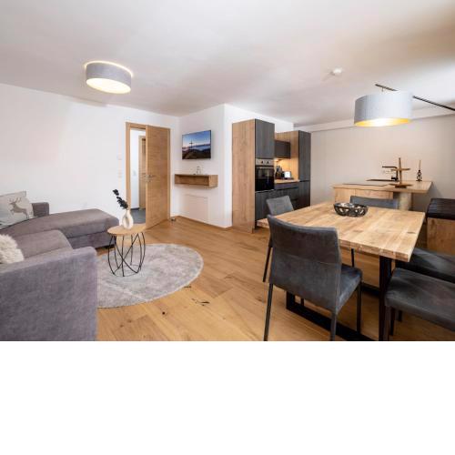 Apartment Deluxe Bergblick 10 by Interhome