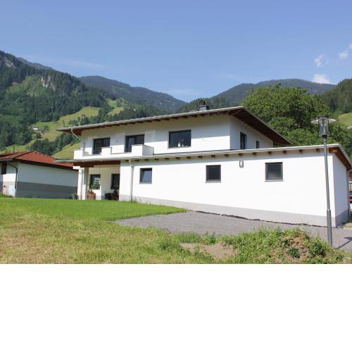 Apartment in Mayrhofen with garden