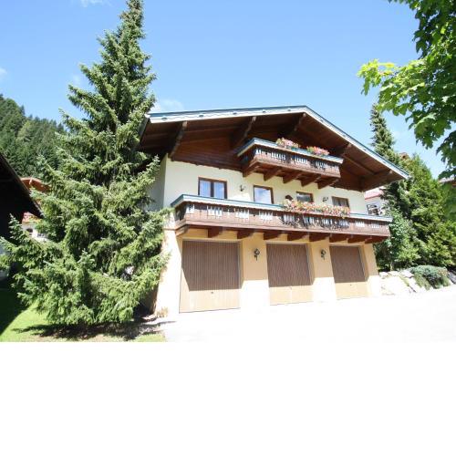Appealing Apartment in Kleinarl with Ski-Storage