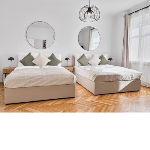 Bright - 3BR - Fast Wifi - At Bus and Tram Station