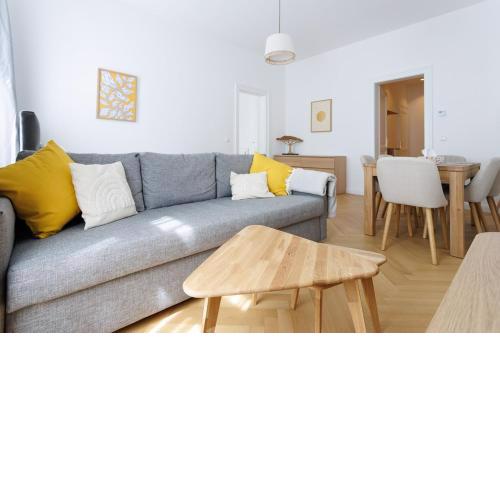 Central Stylish Apartment near Opera