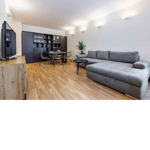 Charming Apartment with Balcony, Close to Stephansdom Cathedral
