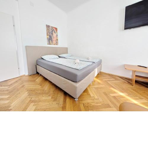 Charming Stay at Märzstraße Apartment Close to Vienna Attractions MZ17a