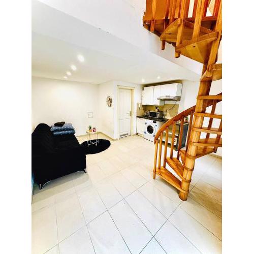 Charming Stay at Märzstraße Apartment Close to Vienna Attractions MZ1