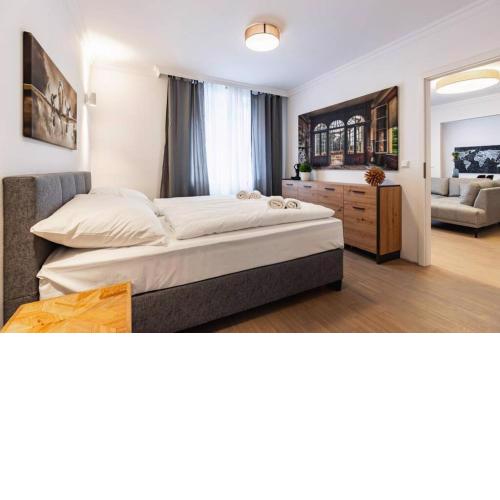 Chic One-Bedroom Apartment with King-Size Bed, Nestled in Vienna's Vibrant Heart