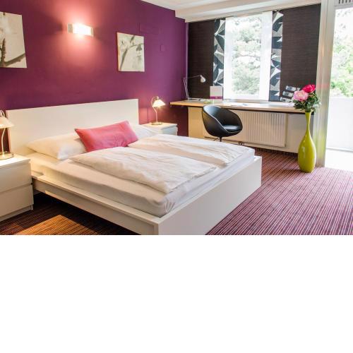 College Garden Hotel