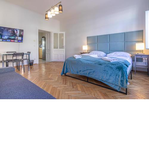 Comfortable & Amazing 2 BR Hideaway w Local Flair