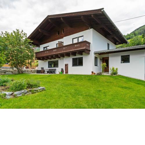 Cosy Apartment in Mühlbach with Balcony