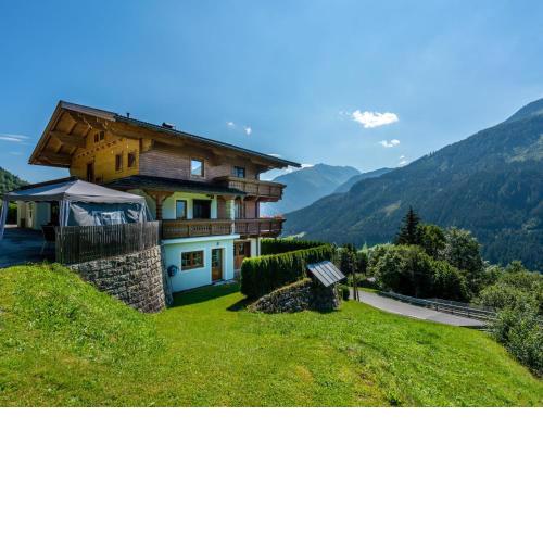 Cozy apartment with mountain views