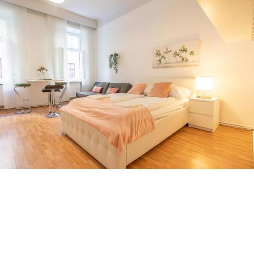 Elegant 2BR City Retreat Prime Central Location