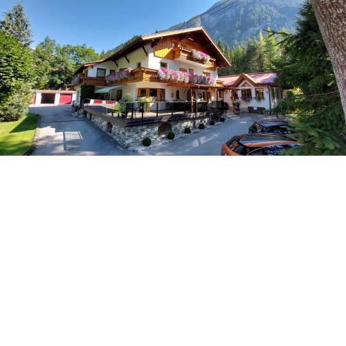 Gästehaus Almrausch, Ferienanlage mit Pool