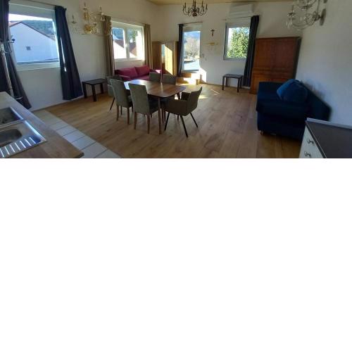 Gästewohnung "Vinothèque Laroche im Piestingtal"