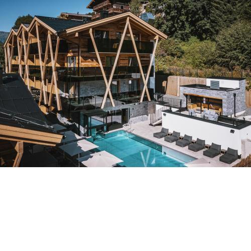 GLEMM by AvenidA Superior Hotel & Residences