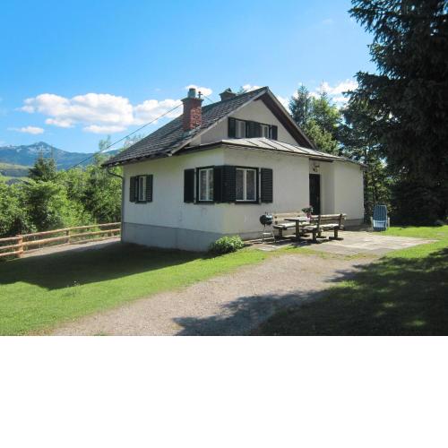 Holiday Home Landhaus Grüne Oase by Interhome