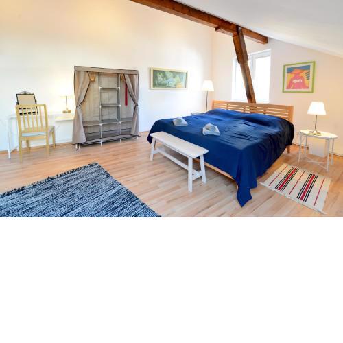 House With Courtyard & Parking Close To Stadtpark