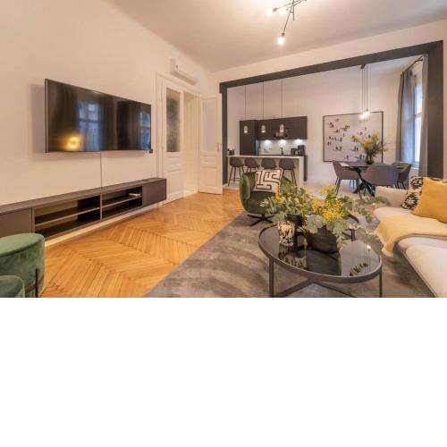 josef's home I Pink Flamingo I Deluxe Suite