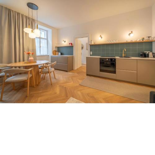 josef's home I Violette