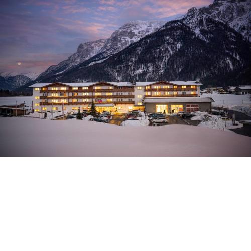 KUHOTEL by Rilano bald elaya hotel steinplatte