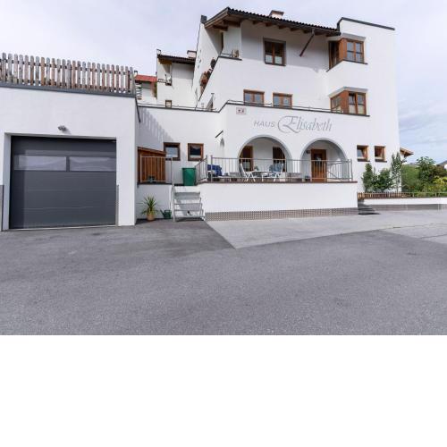Lively flat near a ski resort in Fiss
