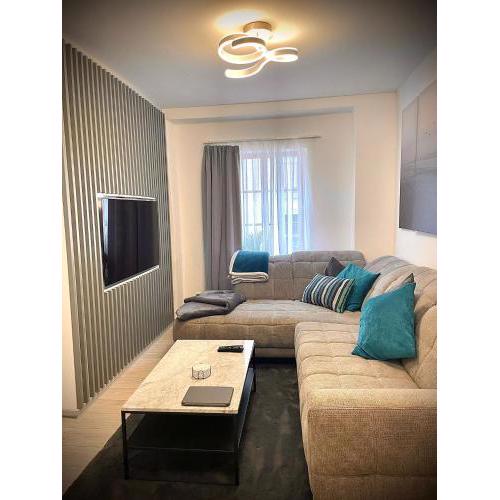 MIMIs Lakeside Apartment - NEWLY RENOVATED