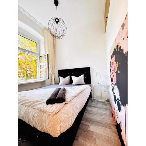 Modern 2BR for 5P Peaceful & Central Stay