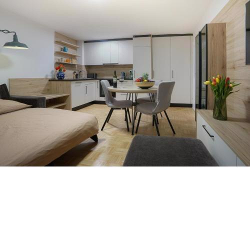 Modern Apartment, Full Kitchen, for 6