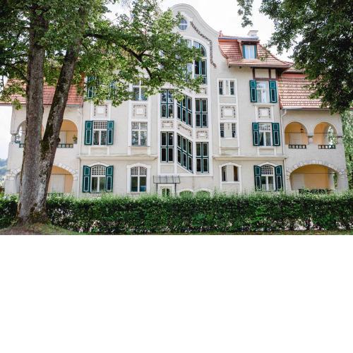 Moderne Dachgeschosswohnung zentral by Seebnb