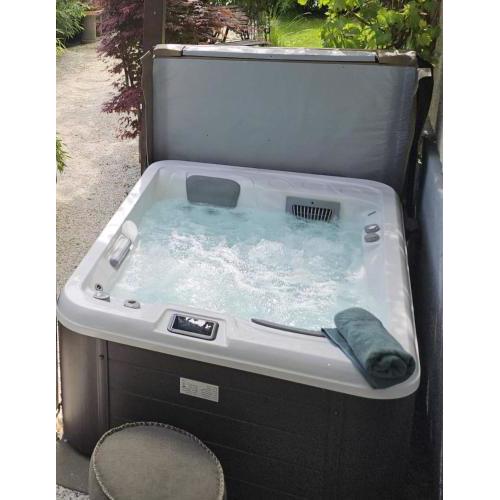 Premium Apartment mit privatem Whirlpool, Sauna, Garten