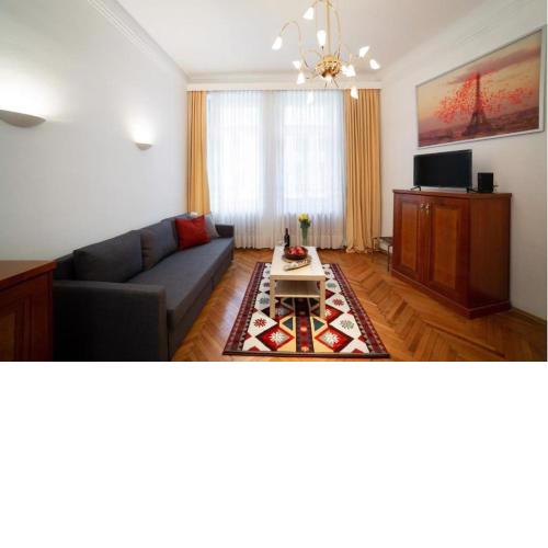 Premium Apartment with Free Parking - 15 min to Center