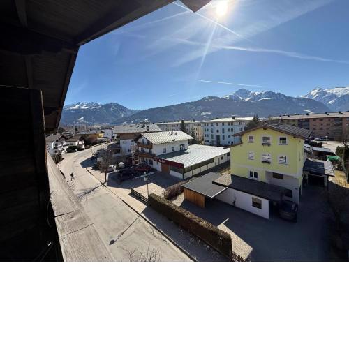 Room in Guest room - Serene Guest Room in Zell am See with Mountain Views