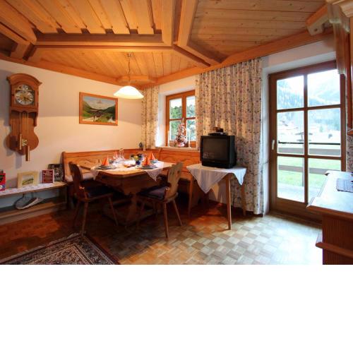Serene Cottage in Neukirchen am Großvenediger