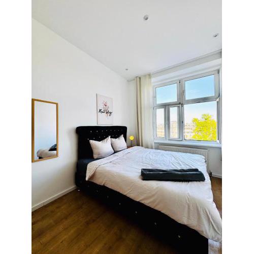 Spacious 3BR shared Apartment Near Kaufpark Alterlaa