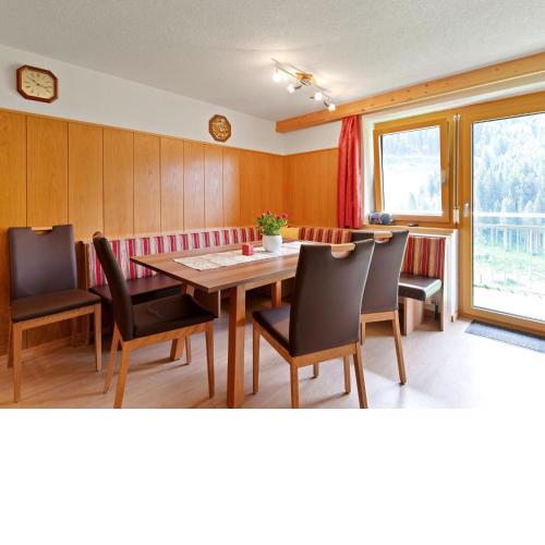 Spacious apartment in Kappl