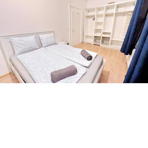 Spacious Apartments for Group Stays - 15 Min from Airport & City Center, 5 Min from Vienna Main-Bus Station EZ11