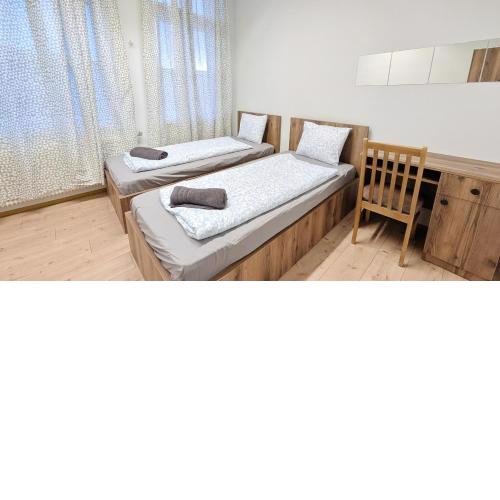 Spacious Rooms - 15 Min from Airport & City Center, 5 Min from Vienna Main-Bus Station EZ9