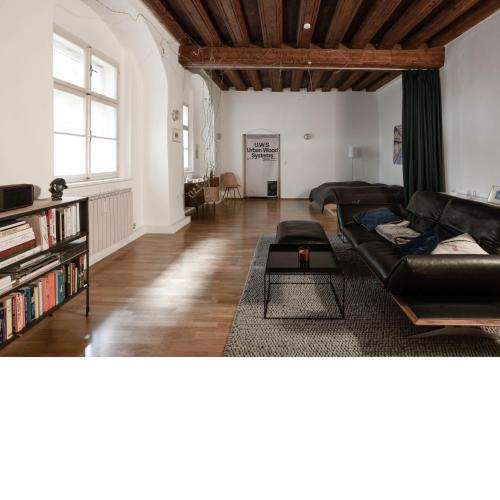 Studio 12
