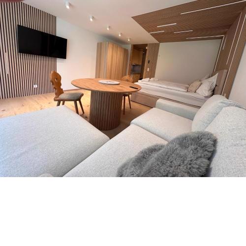 Studio mit Indoor Pool und Garten