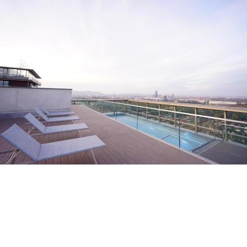 Suite in High-rise on the Danube
