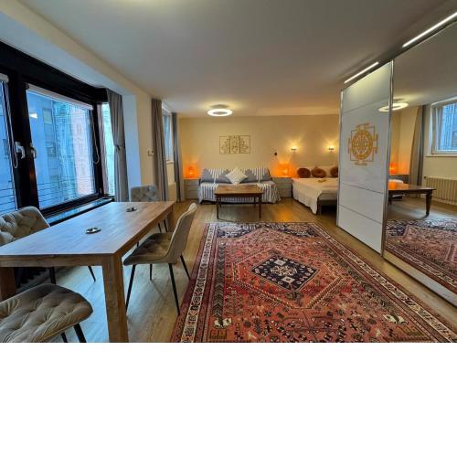 Sunny Citycenter Studio near main Shopping Street