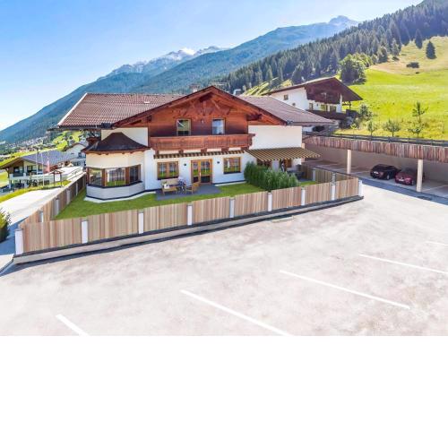 The Stubai Lodge Modern Living with Sauna, Garden & Mountain View