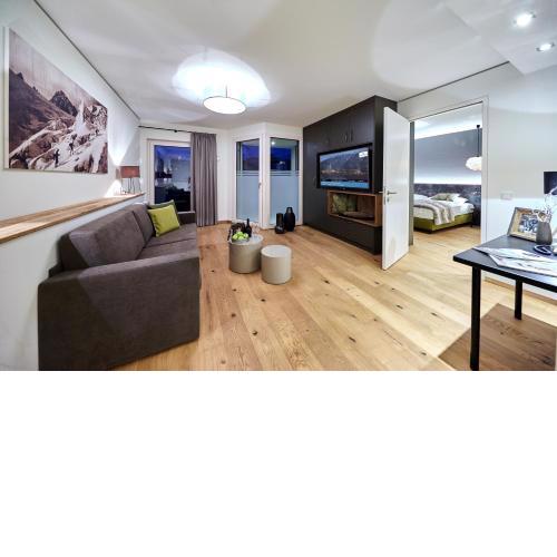 TWO TIMEZ - Boutique Hotel - with AC