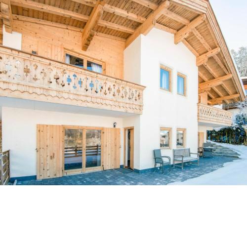 Valley-View Apartment near Skiing Area