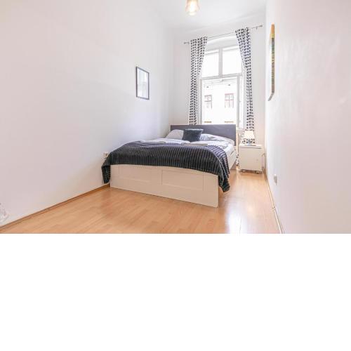 Viennese 3BR Apt. Near Wiener Stadthalle & Central