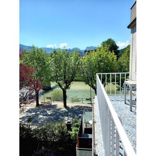WOLKE, Apartment mit Balkon am Fluss, Top-Lage